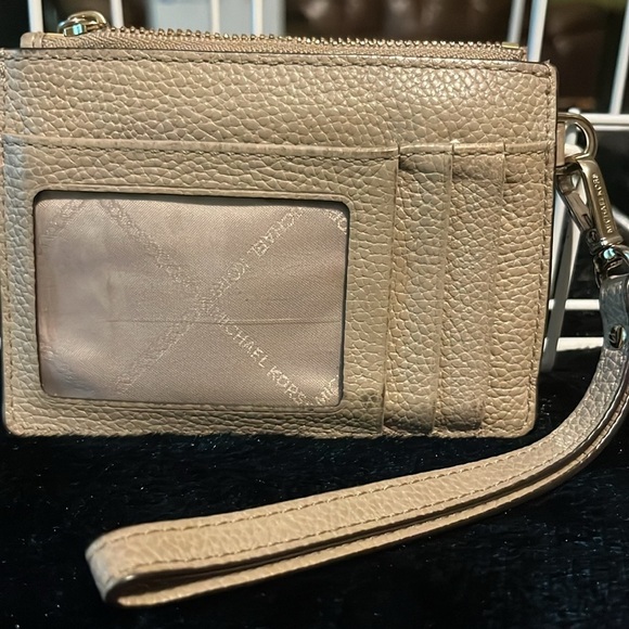 Michael Kors Jet Set, Zip Top, Tan Wallet - Picture 10 of 11